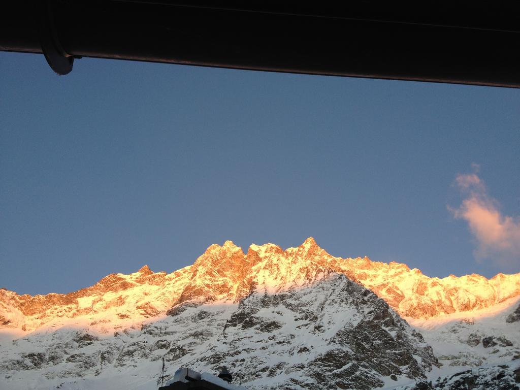 Hotel Meublé Gorret Breuil-Cervinia Habitación foto